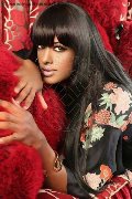Foto Travescort Annunci Milano Laura Terza Gamba - 1
